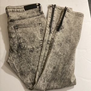 Mango MNG jeans Size 8 slim fit regular waist cropped. Light gray with black.